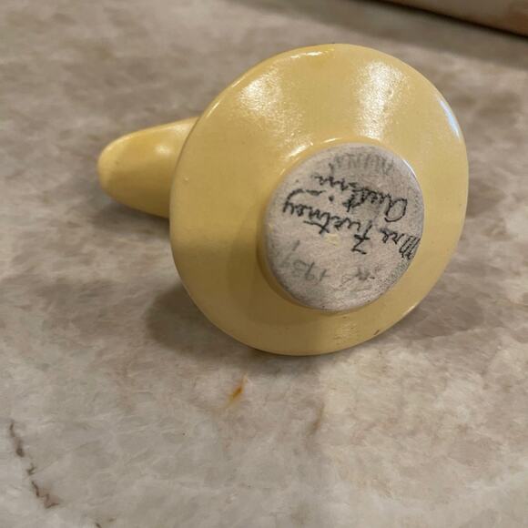 Vintage creamer matte yellow 1939 USA pottery - Picture 6 of 12